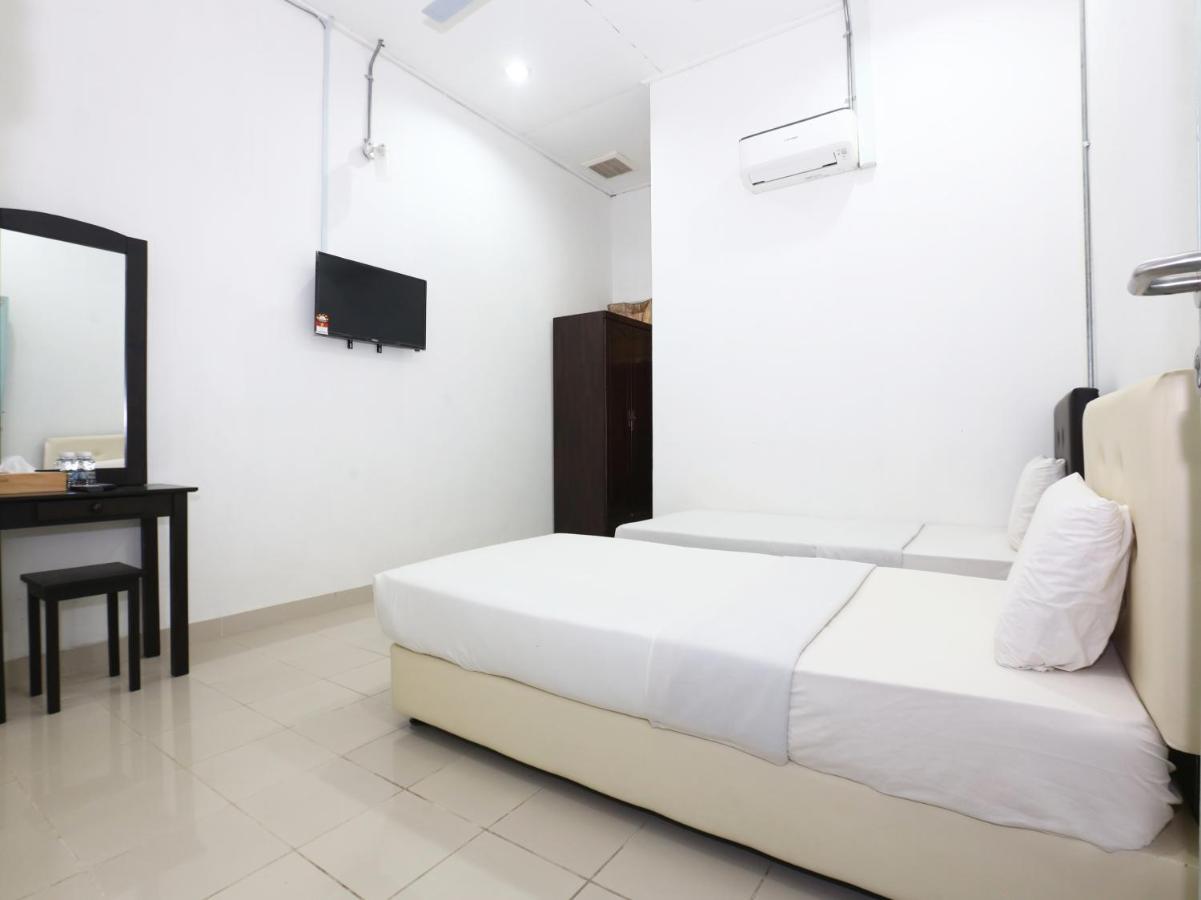 Spot On 89778 Aisy Hotel Tanah Merah  Bagian luar foto